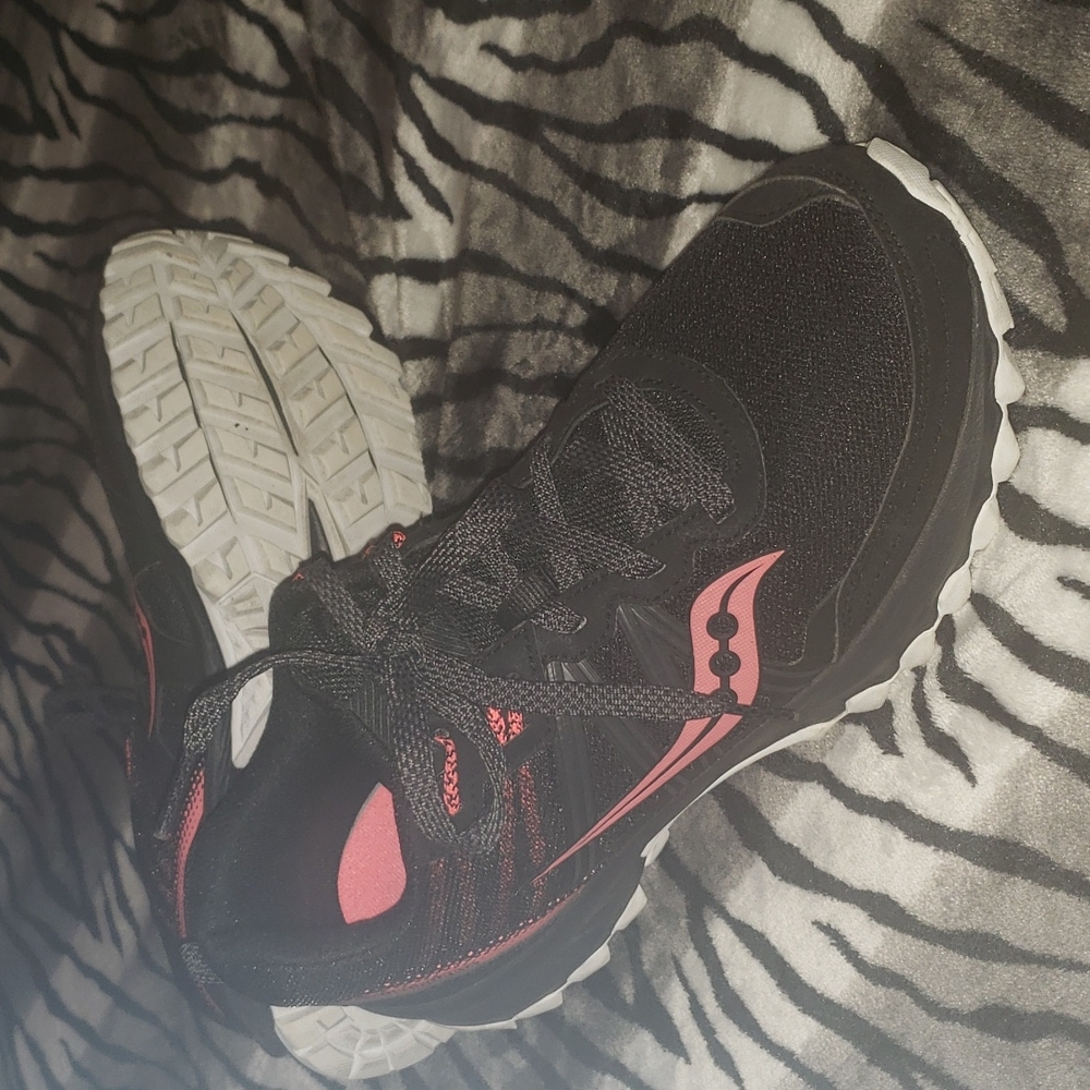 Saucony sneakers size 10 (USA)